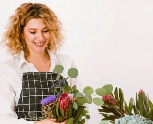 Пионы с эвкалиптом Сочи Пионы с эвкалиптом Сочи